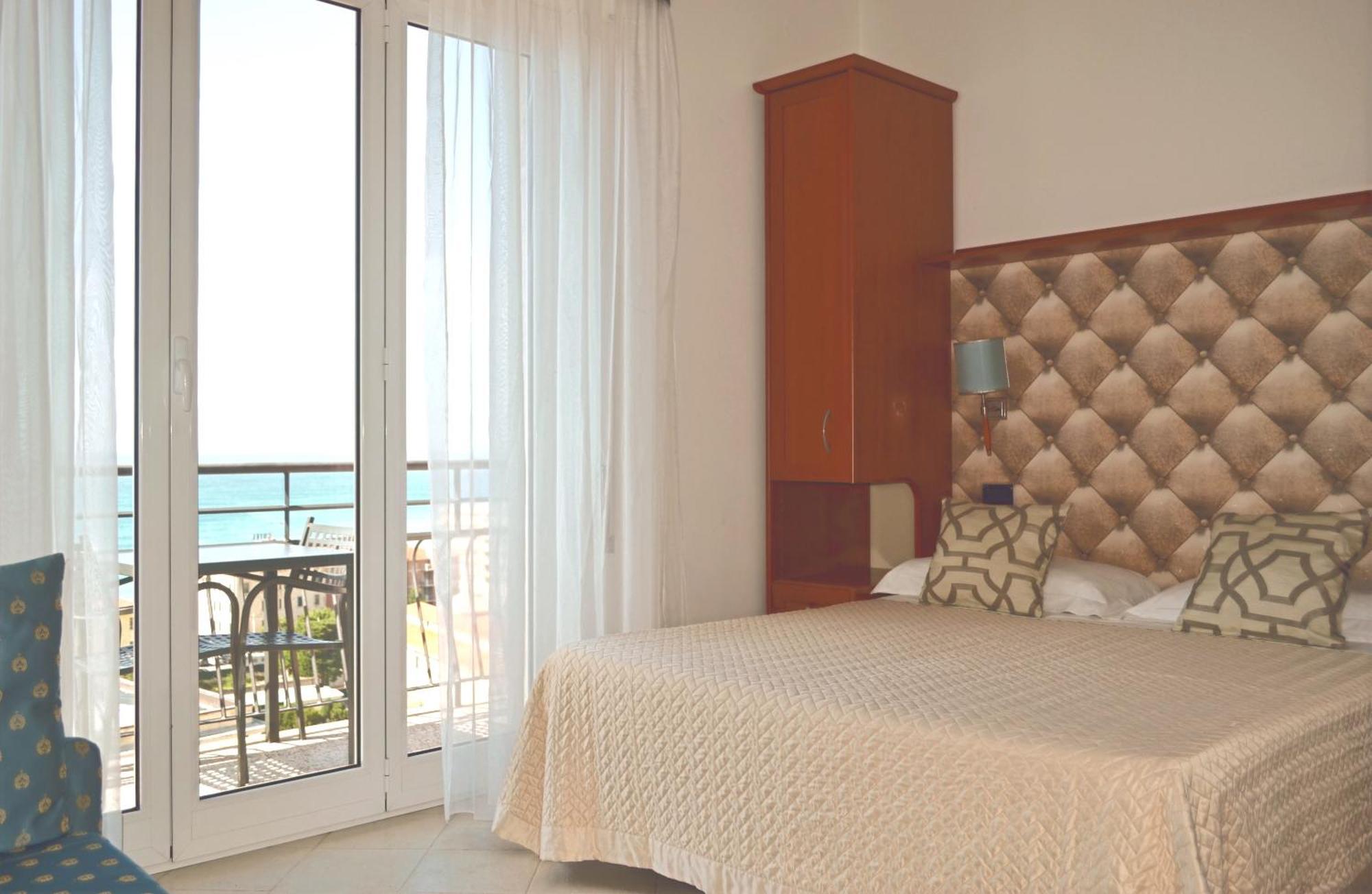 Hotel Noris 피날레리구레 외부 사진
